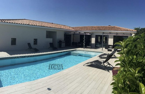 Blauzac Villa | UZES and its surroundings VILLA 5 Stars for 8 people