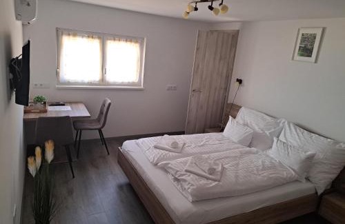 Csesznek Haus | Vár-Völgye Vendégház