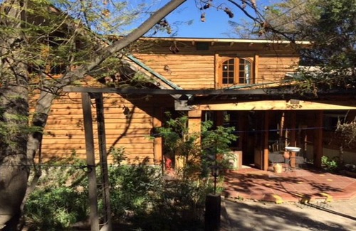 San Felipe Haus | Via Aconcagua Lodge - San Felipe