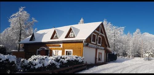 Velky Slavkov Haus | V ihličí