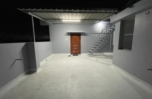 Coimbatore Wohnung | V4 Stay - Luxury 1 BHK AC Suite sleeps 5 guests
