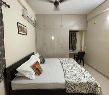 Coimbatore Wohnung | V4 Stay - Luxury 1 BHK AC Suite sleeps 5 guests
