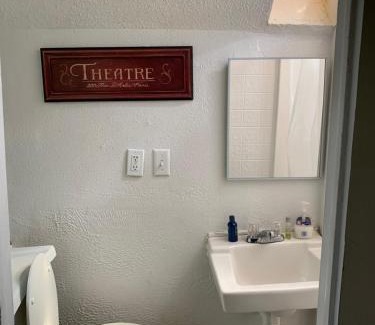 Northwest Wohnung | Va Beach Zen tree house style studio F