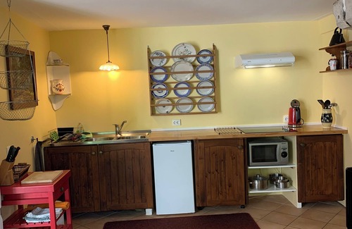 Menotey Wohnung | Ferienwohnung, 60m2, Natursteinterrasse bei Dole, ebenerdiger Zugang möglich.