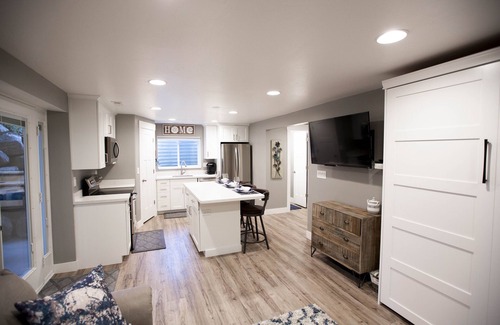 Sandy Wohnung | Vacation Bliss! Skifahrertraum! Überdachter Whirlpool / Spa, Feuerstelle, Bergblick.