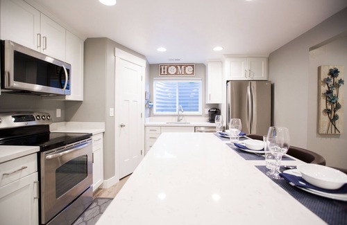 Sandy Wohnung | Vacation Bliss! Skifahrertraum! Überdachter Whirlpool / Spa, Feuerstelle, Bergblick.