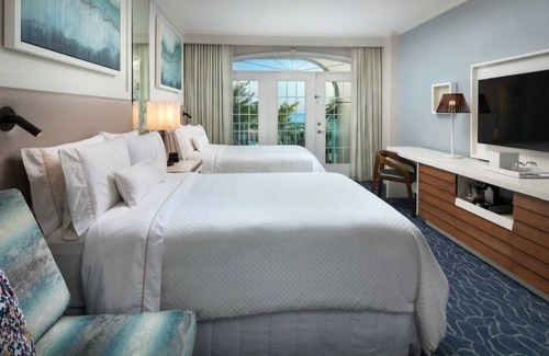 South Sound Haus | Vacation Day Is Always A Great Idea! w/ Outdoor Pool, Free Onsite Parking