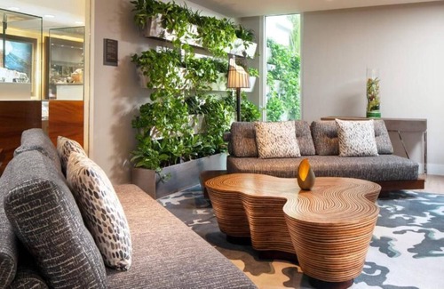 South Sound Haus | Vacation Day Is Always A Great Idea! w/ Outdoor Pool, Free Onsite Parking