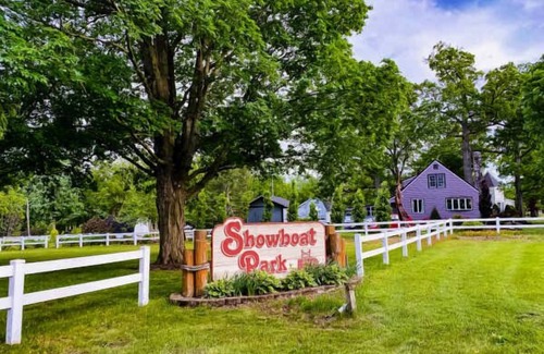 Chesaning Haus | Vacation Day Is Always A Great Idea! Free Parking, Near McFarlan’s Pub