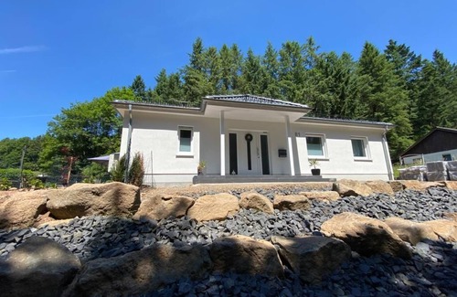 Hohenfels-Essingen Haus | Ferienhaus Waldblick in der wunderschönen Vulkaneifel nahe Gerolstein am Wald!