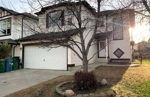 Southwest Calgary Haus | Vacation Home Close To Spruce Meadows