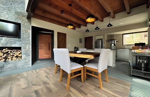 Valle de Bravo Haus | Vacation house with private pool and hottub