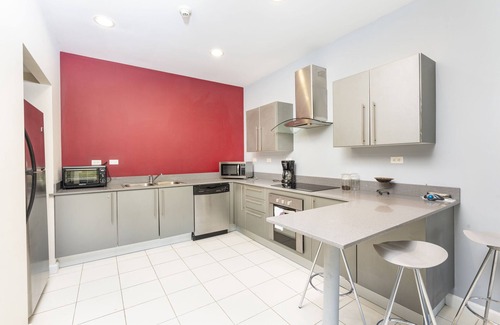Barrio Santa Lucia Eigentumswohnung | Erstaunliche Wohnung, zu Fuß zum Strand, in der Stadt Jaco