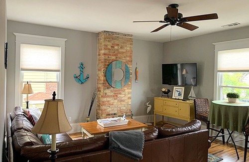 Grand Haven Wohnung | Ferienwohnung in der wunderschönen Innenstadt von Grand Haven!