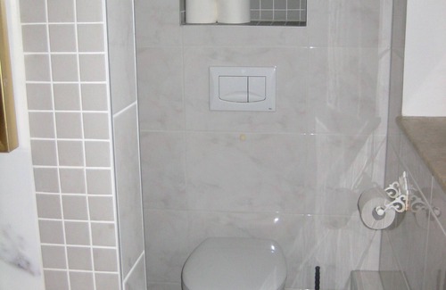 Neverin Wohnung | Ferienzimmer (3) Entfernung zur A20 8 Minuten, nach Neubrandenburg 10 Minuten