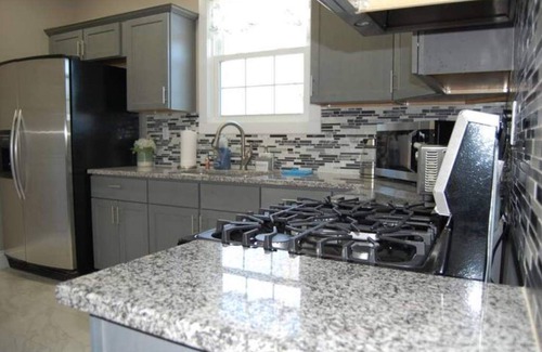 Buechel Haus | Valhalla View Home-Minutes to Golf Course-Perfect for Golfers, Horses, Trailers