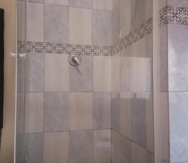 Bezuidenhout Valley Haus | Valley Center Guest House