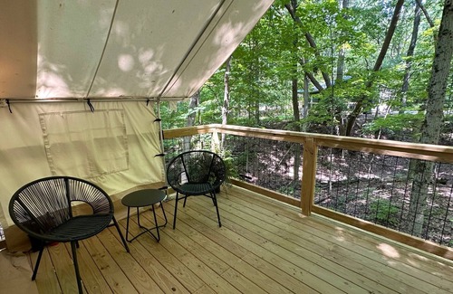 Cuyahoga Falls Wohnmobilvermietung | Valley Overlook - Glamping Tent N1 - the heart of Cuyahoga Valley National Park