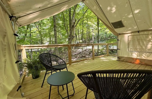 Cuyahoga Falls Wohnmobilvermietung | Valley Overlook - Glamping Tent N1 - the heart of Cuyahoga Valley National Park
