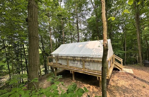 Cuyahoga Falls Wohnmobilvermietung | Valley Overlook, heart of Cuyahoga Valley National Park - Glamping Tent P9