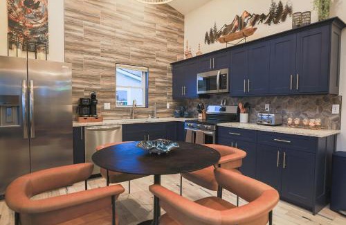 Timberline Haus | Valley View Resort Cabin #2, 1-Bed, Modern-Luxury with Hot Tub in Canaan Valley, WV