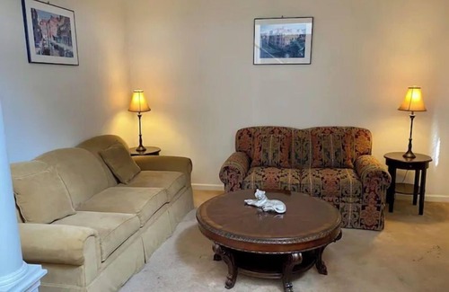 Rossville Haus | Van Gogh 3-Comfy Private Rm in single family home