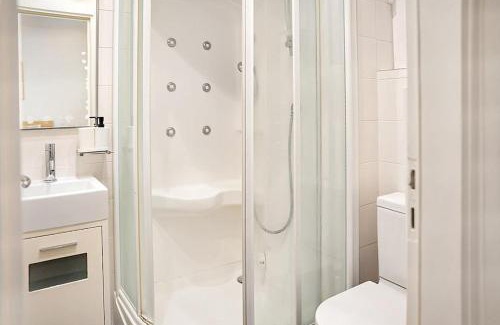 Varkiza Wohnung | Varkiza Seaside and Views Retreat with Jacuzzi