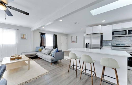 Northwest Haus | 3 BR Virginia Beach Excellent Location + Long Stay Discounts! 30+ Day Stay!