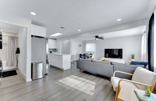 Northwest Haus | 3 BR Virginia Beach Excellent Location + Long Stay Discounts! 30+ Day Stay!