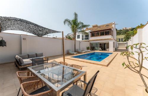 Torrequebrada Villa | VB Camelia 4BR Villa by the beach