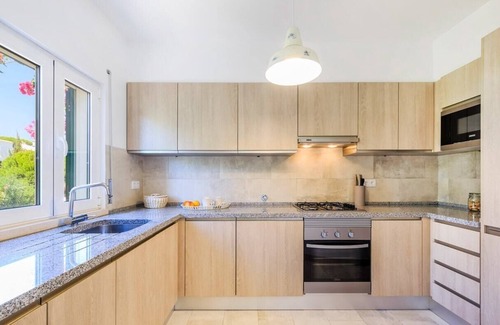 Vale do Lobo Hütte | Vale do Lobo Home with Pool Walking Distance from Beach