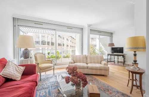 Neuilly-sur-Seine Wohnung | Veeve - Refined Retro