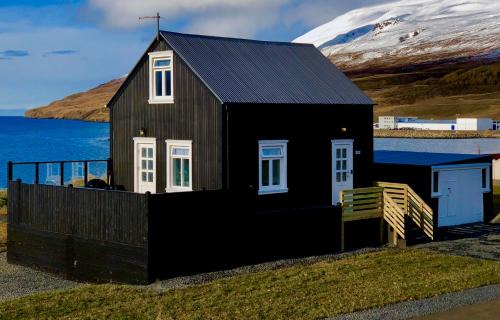 Grenivik Wohnung | Vellir Grenivík Home with a View