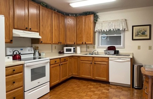 Verdigre Haus | Verdigre - Parkside Cottage