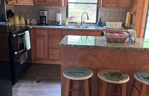 Clanton Haus | Very charming 4-bedroom 2 bath house on beautiful Lay Lake.