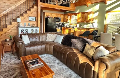 Ranger Kabine | Very quiet mountain cabin in gated Talking Rock Creek Resort.