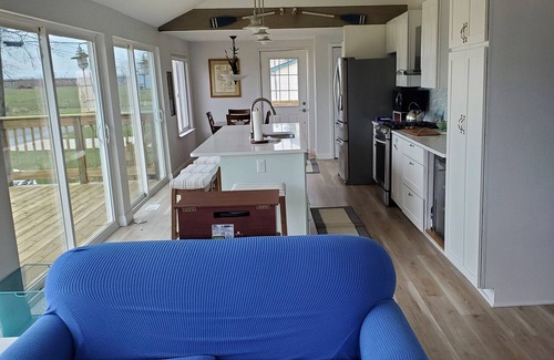 Monroe Haus | Vi's Lakeview Cottage