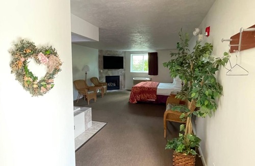 Lyons Hotel | VIBE INN - WHIRLPOOL SUITES