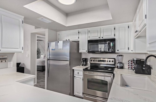 South Scottsdale Eigentumswohnung | Vibrant 1BR Condo w/Patio, Pool, & Parking