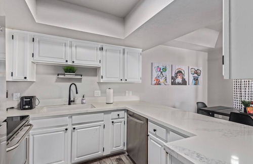 South Scottsdale Eigentumswohnung | Vibrant 1BR Condo w/Patio, Pool, & Parking