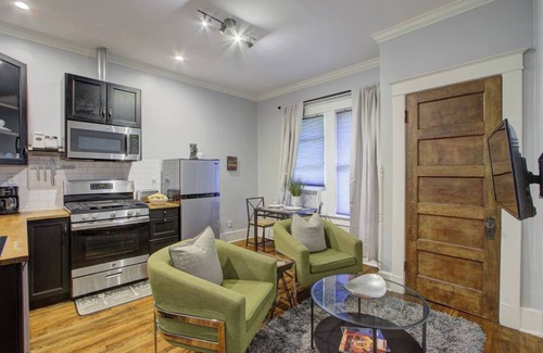 Central Midtown Wohnung | Historic Details with Modern Comforts in Midtown!