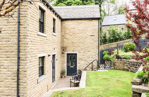 Hepworth Hütte | VICTORIA HOUSE, family friendly, with a garden in Holmfirth