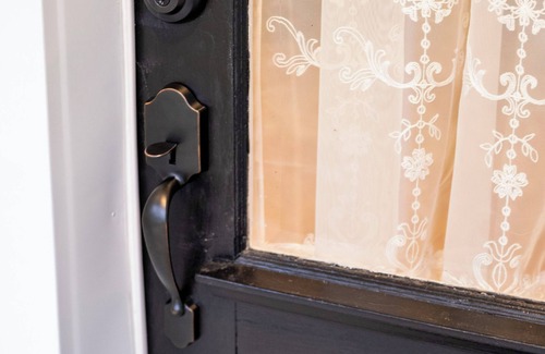 Cherry Valley Haus | Victorian*4 poster King*Walk to village*A+ Kitchen