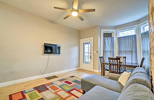 Victorian Village Wohnung | Victorian Apt, 1 half Mi to Baseball Stadium!