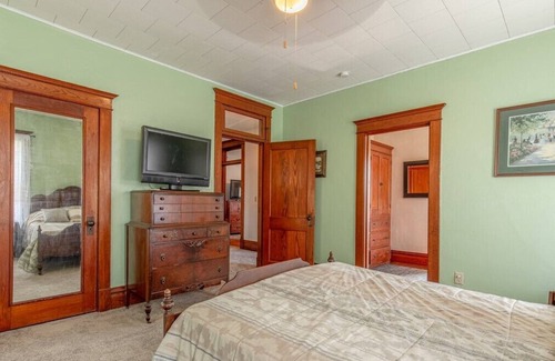 Mineral Point Sonstige | Victorian Home in Historic Mineral Point - Entire 2nd Story Suite