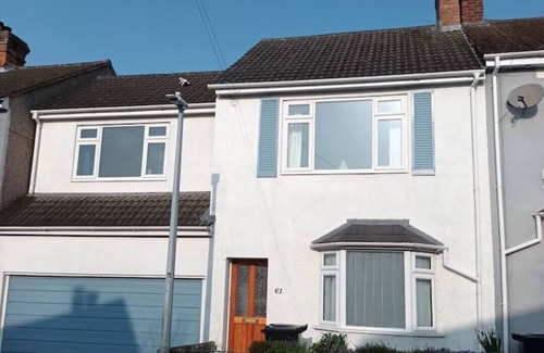 Swindon Haus | Victorian house in quiet street for 2 - 8. Garage, garden, great touring centre.
