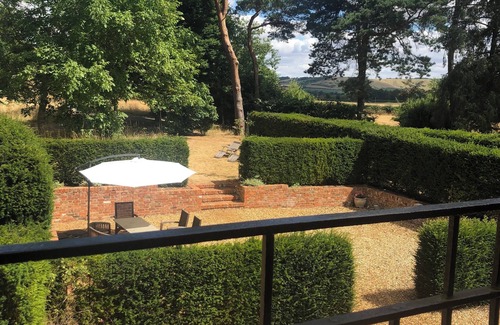 Chittoe Haus | Victorian Old Coach House With Superking Master Bedroom suite and Tennis Court.