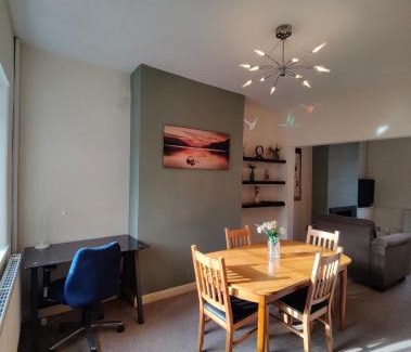 Newton-le-Willows Haus | Victorian Semi Detached House behind the High Street