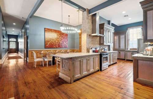 Faubourg Lafayette Villa | Victorian Villa w Pool & Hot Tub 5BR|6BA