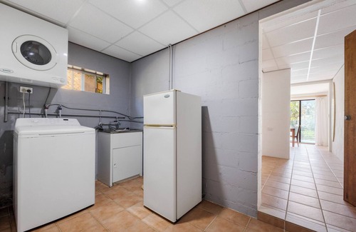 Emerald Beach Haus | Victoria’s Poolside Emerald Beach stay with Shared Pool, Near Beach and Cafes.